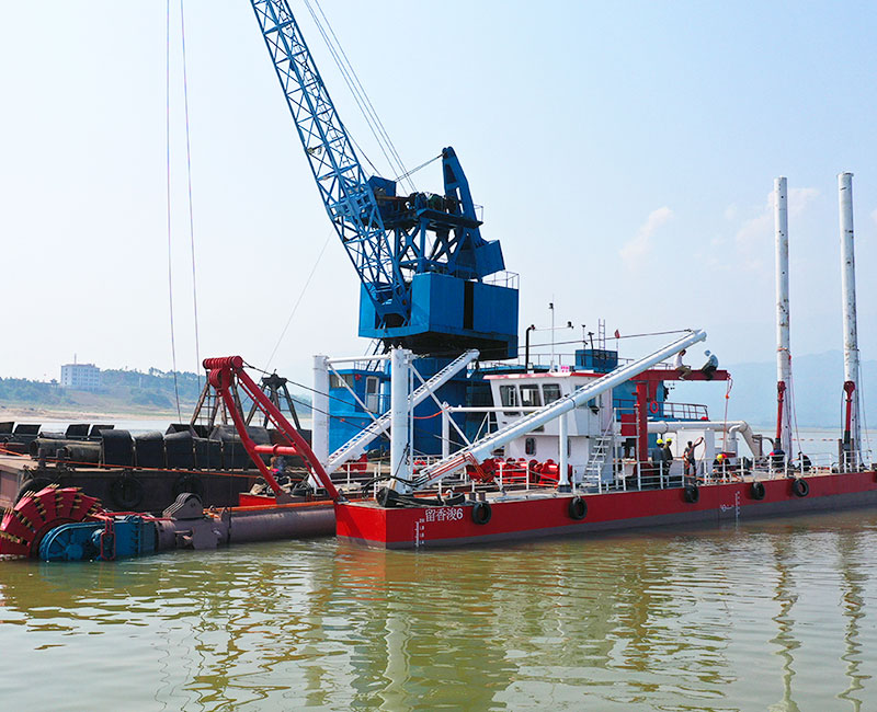 Metode penggunaan kapal keruk pasir.