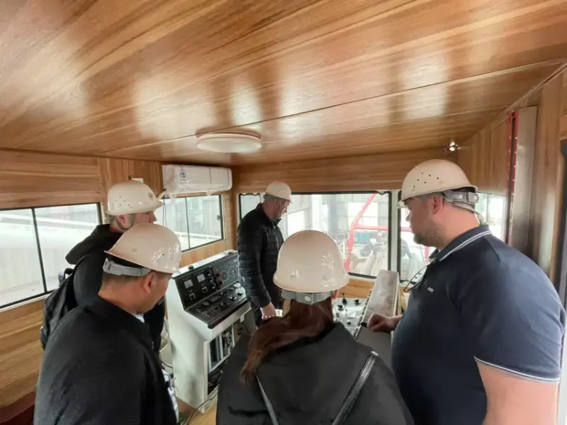 Kunjungan Klien Rusia untuk Memeriksa Kapal Keruk Hisap Pemotong JMD550