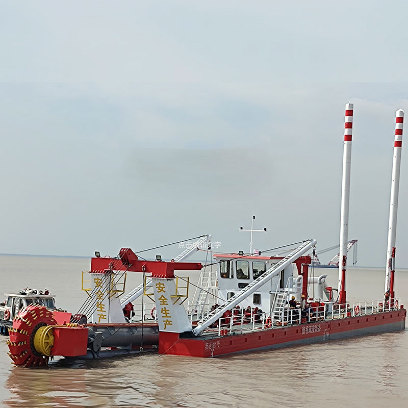 Kapal Keruk Sungai Dengan Kepala Pemotong