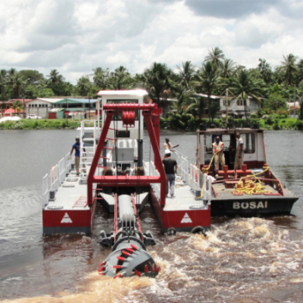 Kapal Keruk Kepala Cutetr Pasir Pengerukan Sungai Kecil